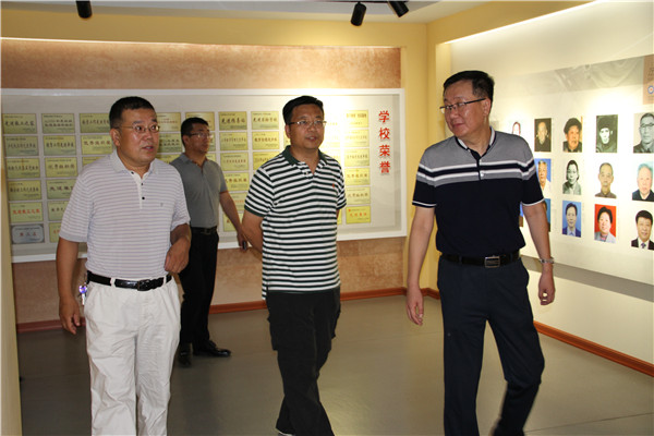 我校邀請專家學(xué)者座談，為學(xué)校發(fā)展把脈